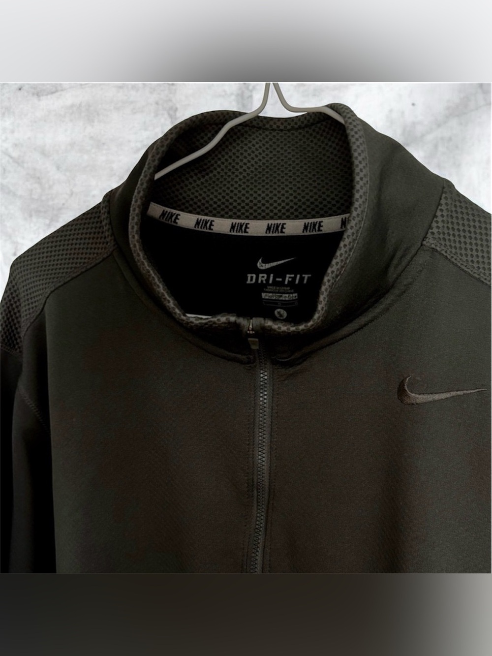 NIKE | Gray Long Sleeved Quarter Zip with Dri-Fit Technology | Men’s Size L